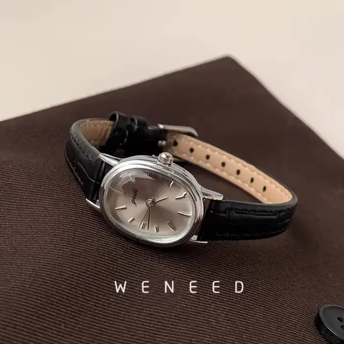 Montre femme rétro niche lumière luxe 2025 nouveau sens senior du cuir petit cadran dames quartz femmes montres reloj mujer
