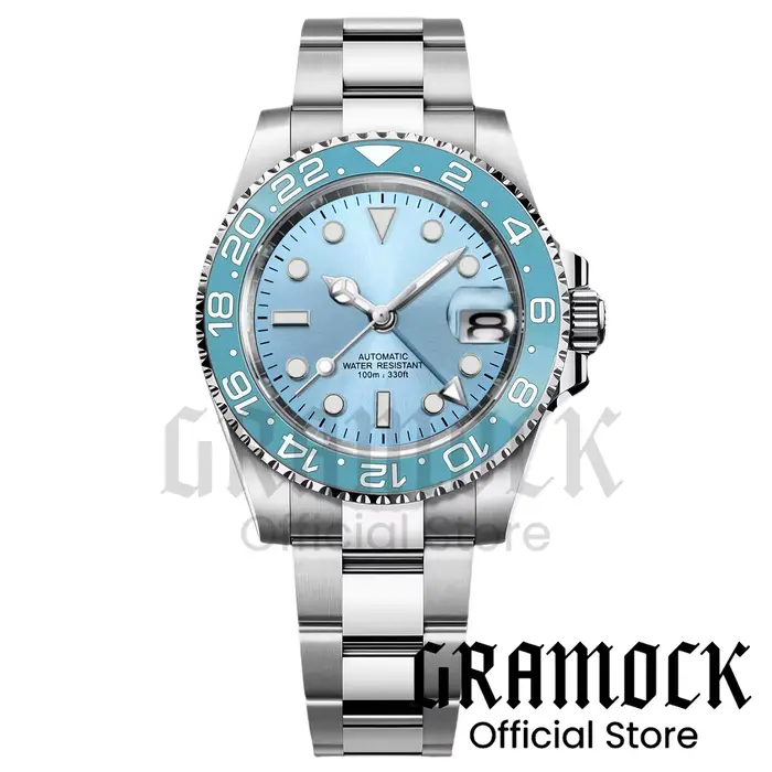 Montre de plongée GMT personnalisée pour homme 40 mm Cadran bleu glacé NH34A Mécanique Luminescent vert Lunette en céramique Saphir Date 100 m Étanche