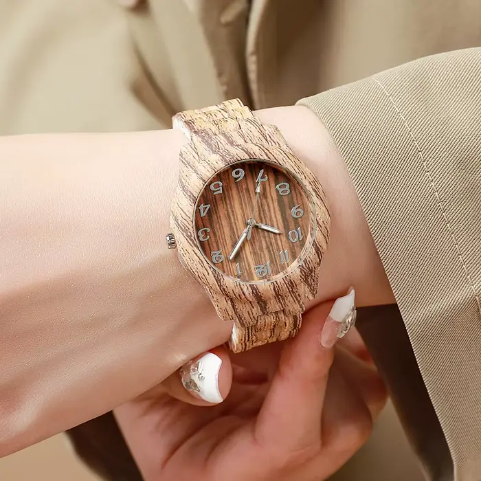 Montre à quartz à motif en bois pour femme