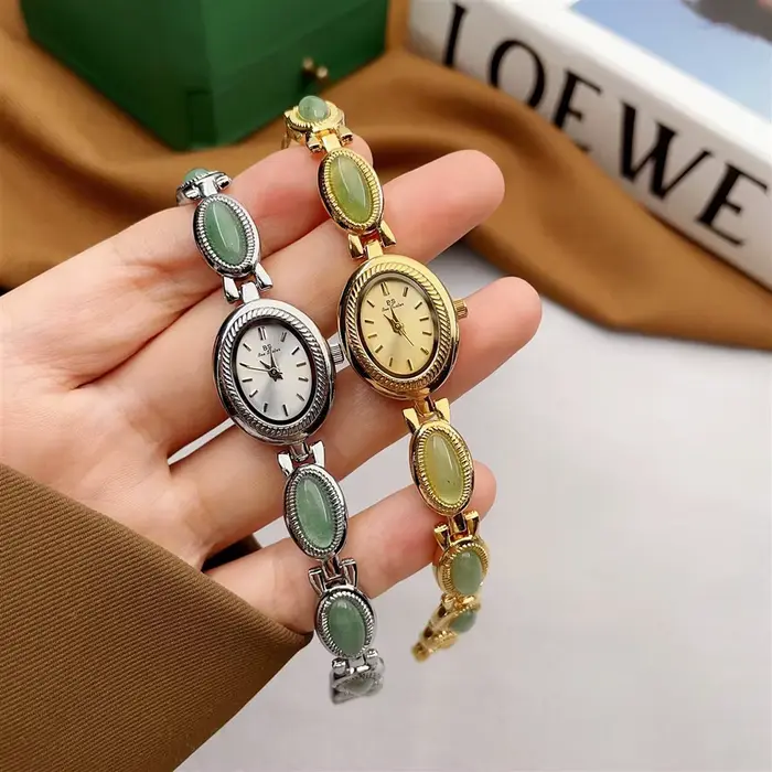 Montre en or pour femmes