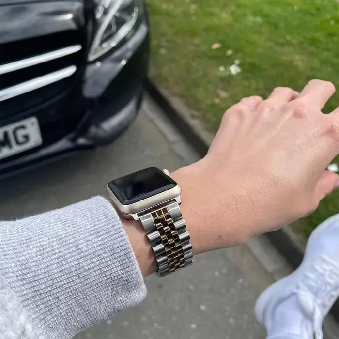 Bracelet en acier inoxydable pour Apple Watch unisexe avec fermoir papillon pour femmes et hommes pour occasions spéciales