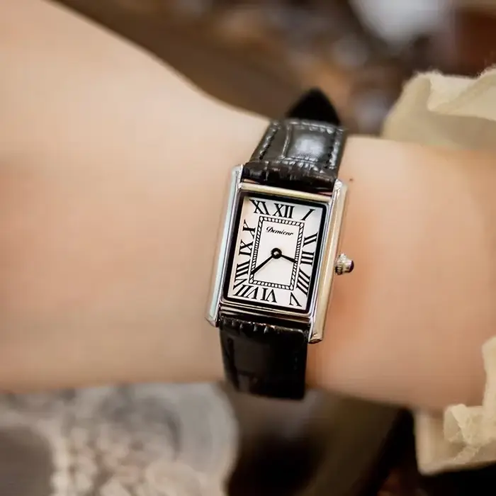 Montre rectangulaire pour femmes Simple rétro cuir romain tempérament affaires lumière luxe Niche dames montres Relógio Feminino