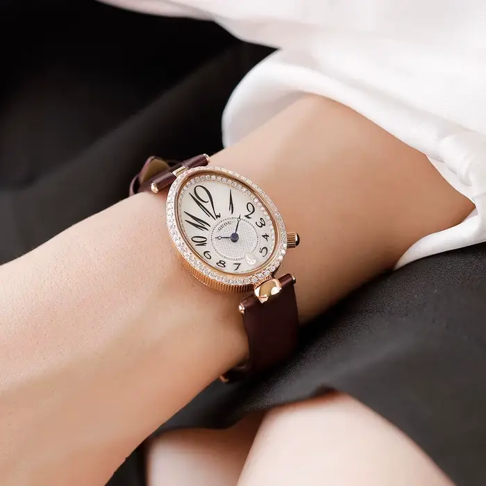 Montre narcloutée en diamant pour femme