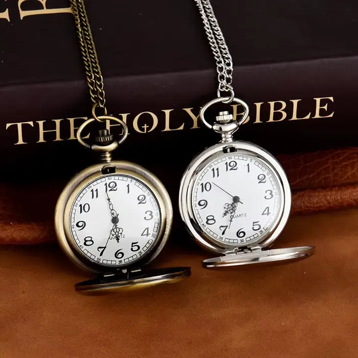 Montre de poche classique vintage à quartz avec chaîne