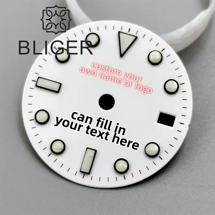Cadran de montre personnalisé avec nom et logo