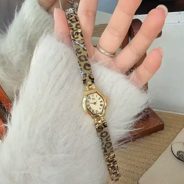 Nouvelle montre élégante et luxueuse pour femmes
