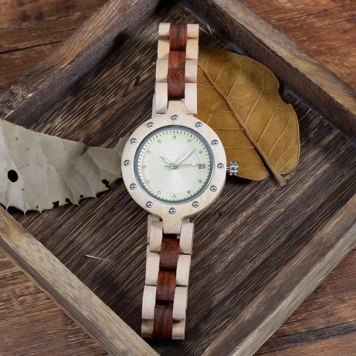 Montre à quartz vintage en bois pour femme
