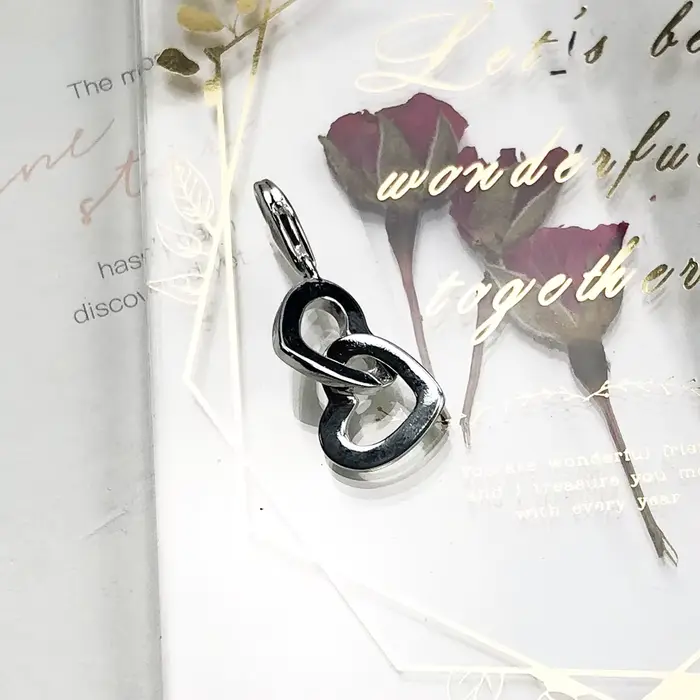 Pendentif deux cœurs entrelacés