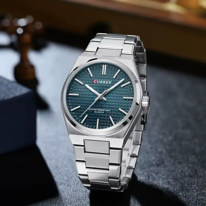 Montre Curren 8439 en acier inoxydable pour hommes, résistante à l'eau, avec mouvement à quartz, pour les occasions formelles et décontractées