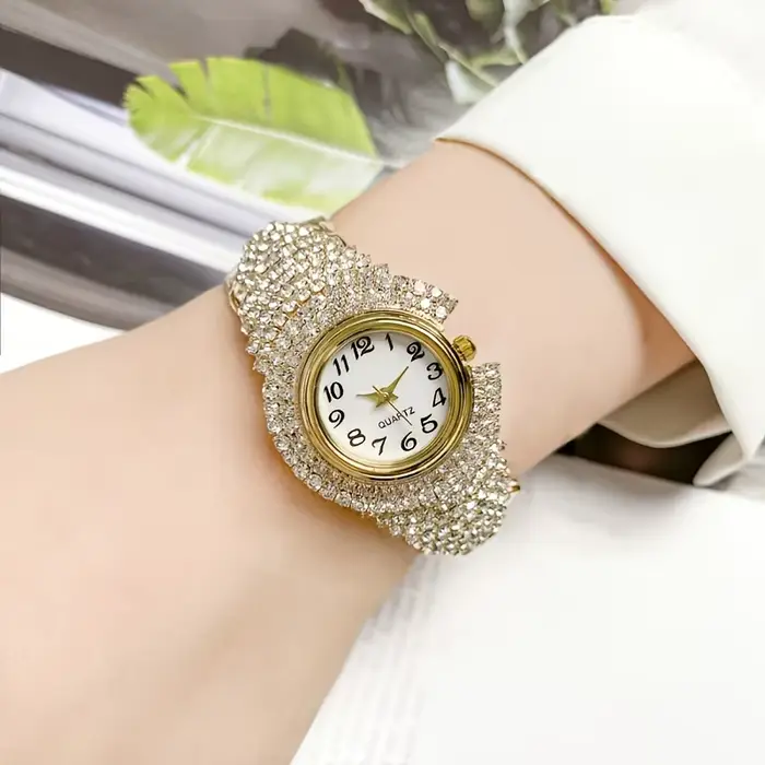 Montre élégante pour femme ornée de strass avec bracelet tendance et mouvement quartz pour occasions spéciales