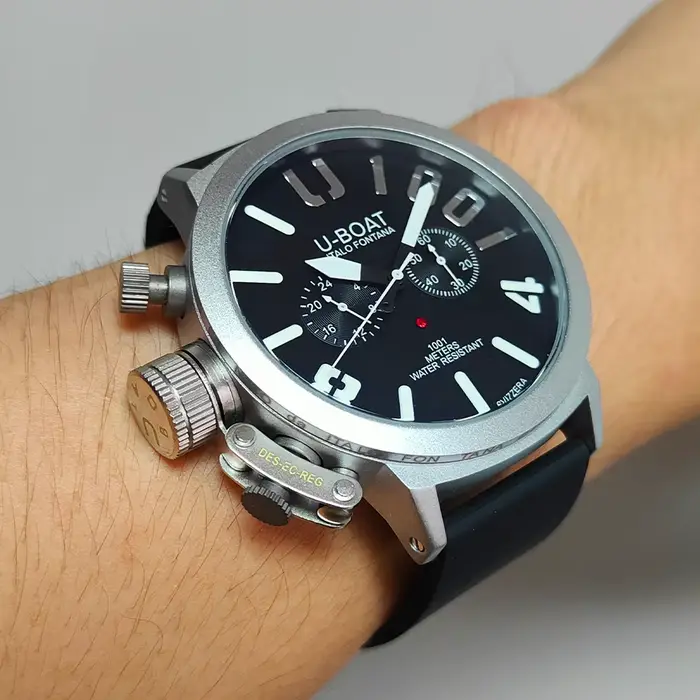 Montre U-BOAT chronographe multifonction homme robuste et élégante pour le sport et les occasions formelles