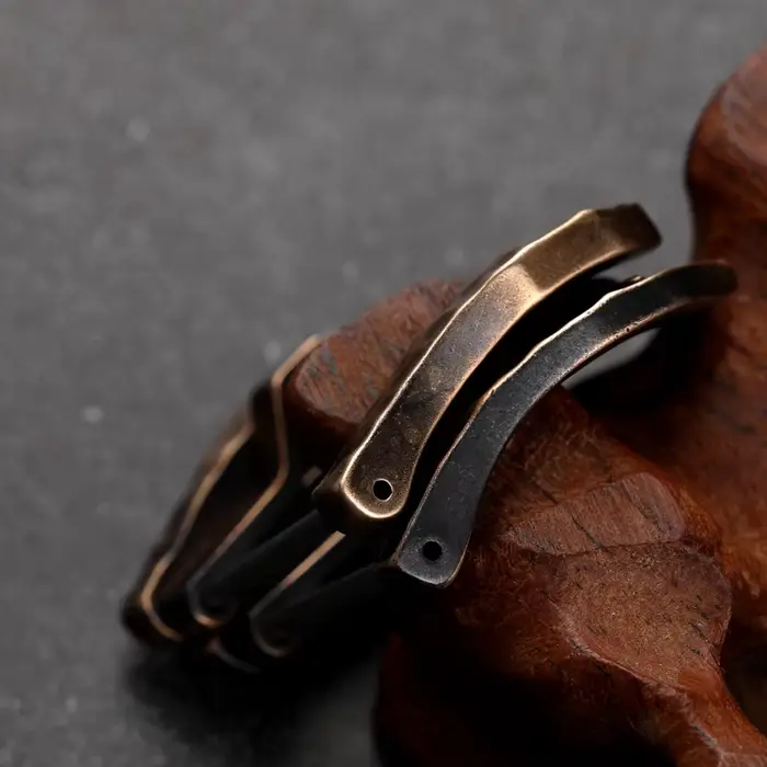 Bracelet en cuir et caoutchouc avec boucle en laiton massif oxydé pour hommes et femmes style vintage ancien à offrir pour occasions spéciales