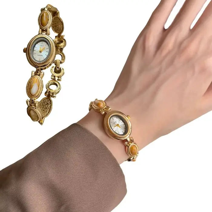 Montre pour femmes avec pierres précieuses colorées vintage