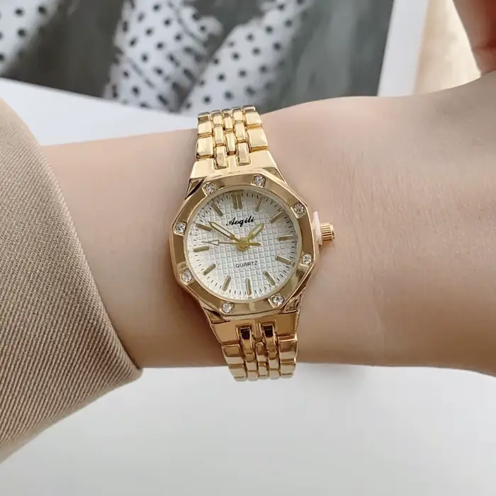 Mode femme chambre ronde or bracelet en acier Quartz montre-bracelet de luxe dames montre dorée pour femmes horloge