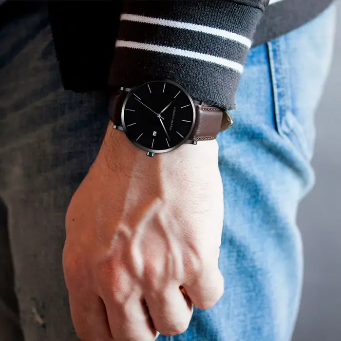 Montre homme en acier inoxydable haute qualité avec mouvement quartz et résistance à l'eau 3 bars pour homme occassions spéciales minimaliste décontracté