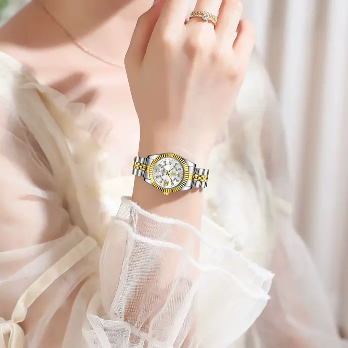 Montre élégante en acier inoxydable avec affichage numérique romain et fonction date automatique pour femmes occasions spéciales