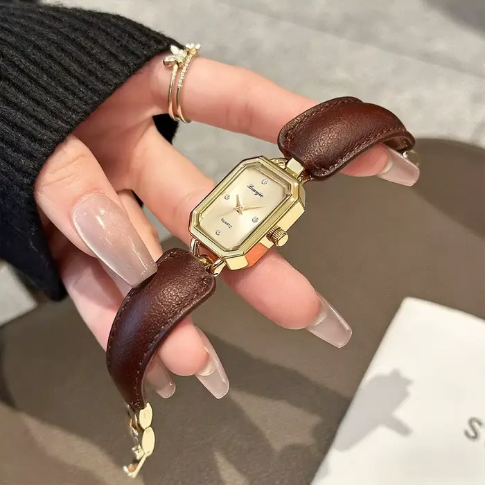 Montres à bracelet en cuir tendance pour femmes