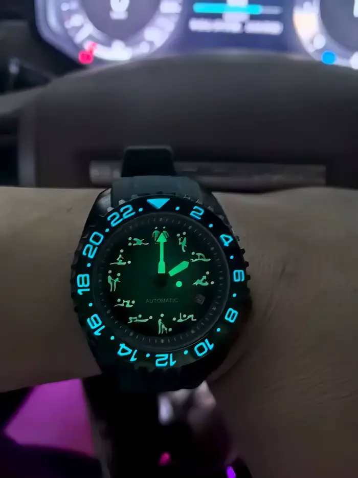 Montres mécaniques automatiques homme bracelet silicone lumineuses avec calendrier complet pour occasions spéciales et sportives