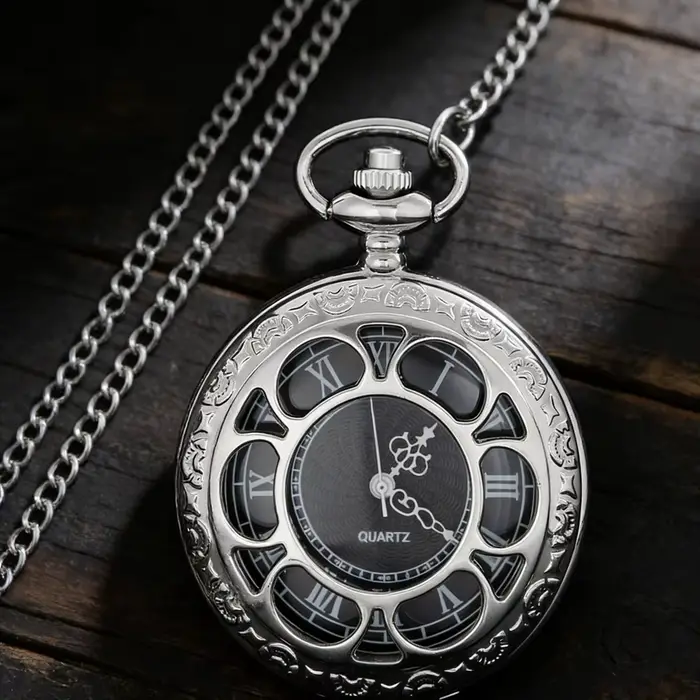 Montre de poche vintage rétro populaire en argent squelette ajouré chiffres romains montre pendentif quartz pour femmes hommes occassions spéciales