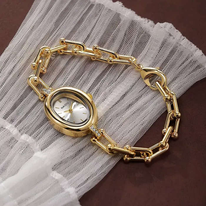 1 montre-bracelet à quartz de style nouveau