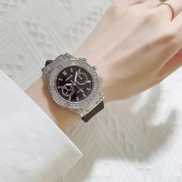 Montres à quartz en caoutchouc pour femmes