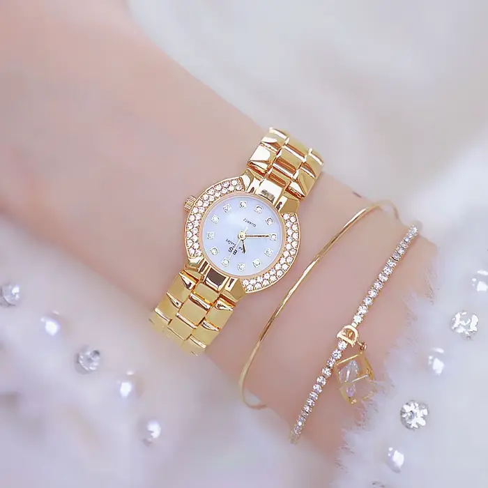 Montre de luxe pour femmes en argent et or avec mouvement quartz résistante à l'eau pour occasions spéciales et quotidien