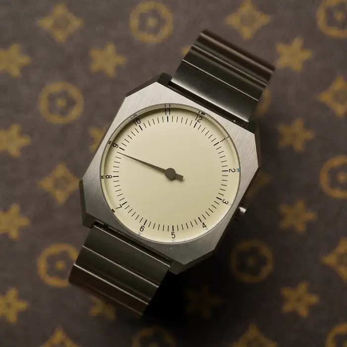 Montre Homme Rétro SKU One Pointer Style Vintage Carrée à Quartz Design Unique Montre-Bracelet Tendance en Alliage
