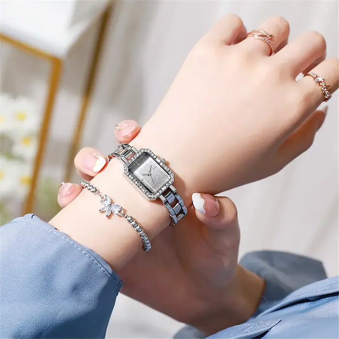 Luxe Montres de marque pour dames Mode Robes Carré Montre à quartz pour femmes en acier inoxydable