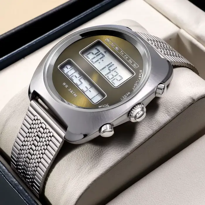 Montre numérique rétro à double affichage pour homme avec date, rétroéclairage, bracelet en acier inoxydable tendance, résistante à l'eau et dotée d'une alarme, idéale pour les occasions quotidiennes et spéciales