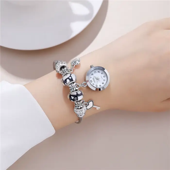 Montre-bracelet pour femme avec pendentif Fashion Love