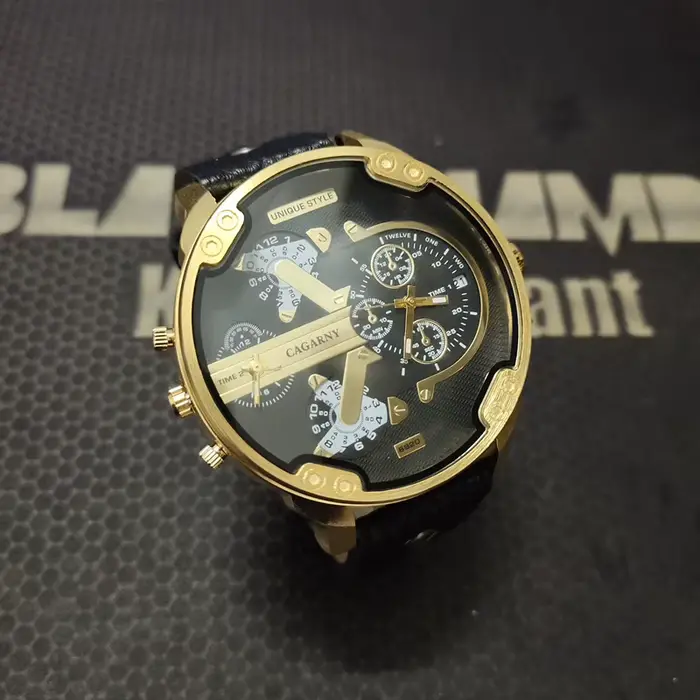 Montre sportive luxueuse Cagarny avec double affichage d'heure pour homme, style casual, cadran rond, résistance à l'eau, idéale pour les occasions spéciales et les cadeaux