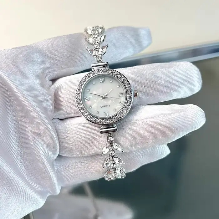 Montre à quartz sirène pour femme élégante et sophistiquée occasion spéciale design mode et décontracté