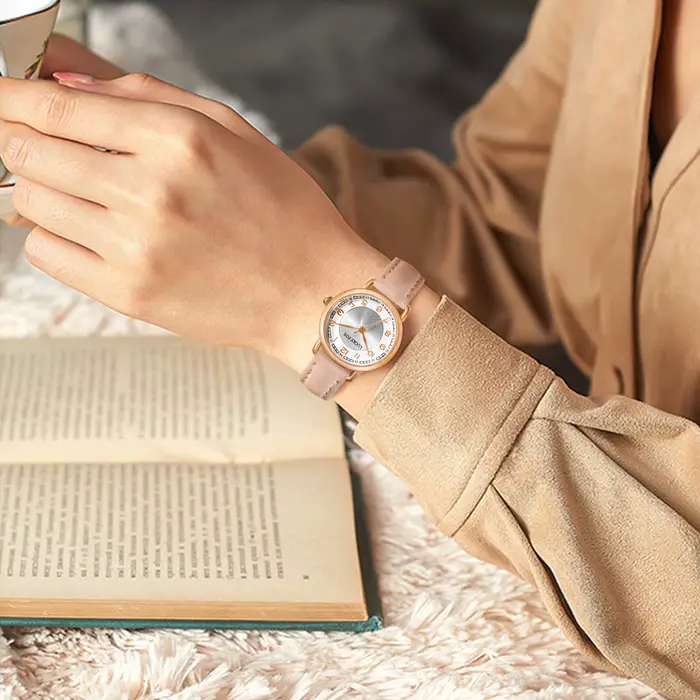 Montres simples pour femmes