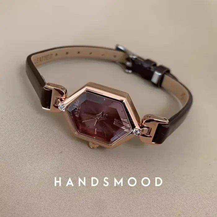 Montre polygone à pierres précieuses violettes pour femmes
