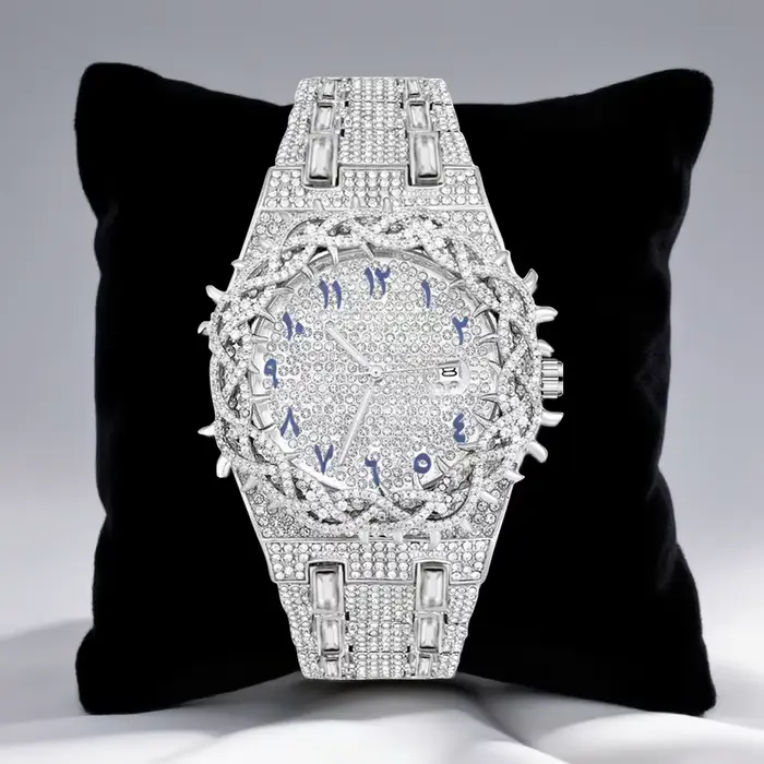 1 montre à quartz pour homme. Nouveau modèle avec bracelet entièrement serti de diamants.