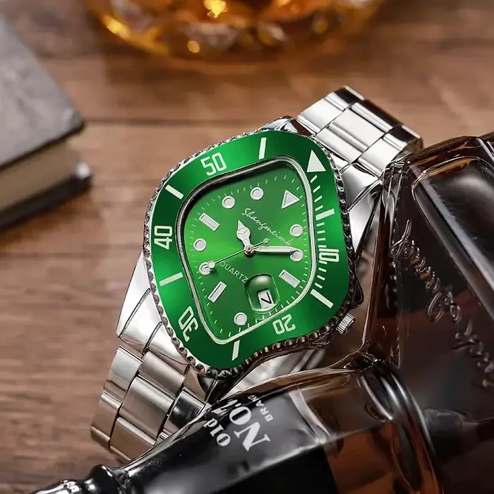 Montre pour hommes inhabituel Conceptual Crash fondant boîtier en forme de torsion montre-bracelet à Quartz homme homme rhombique vert horloge Reloj Hombre
