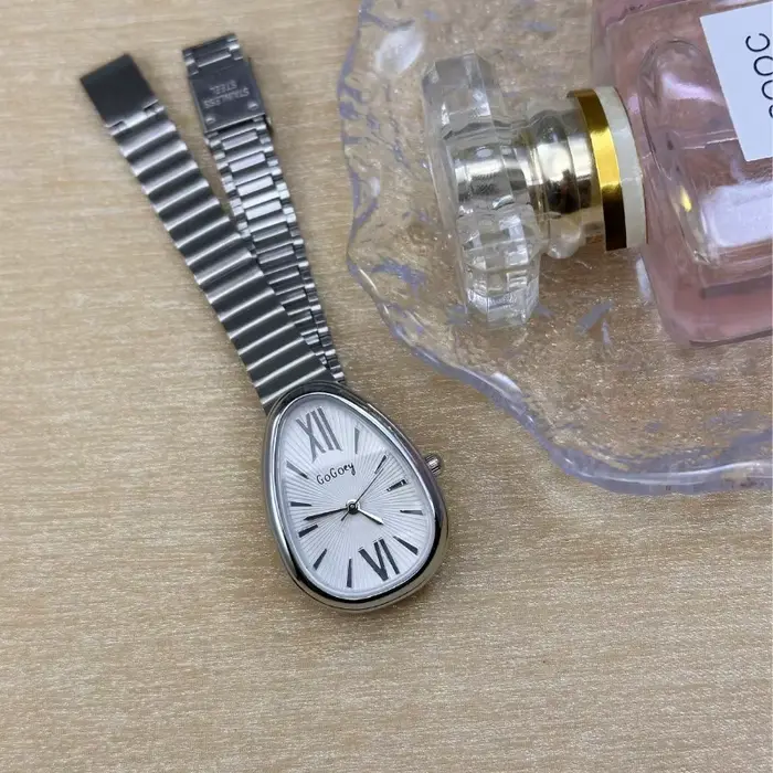 Célèbre marque dames montres serpent tête montre femmes de luxe cadeau Quartz