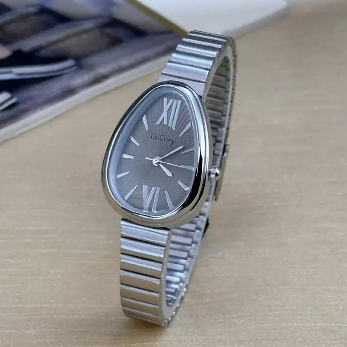 Nouvelles dames montres cadeau tête de serpent montre pour femmes de luxe mode bracelet en acier