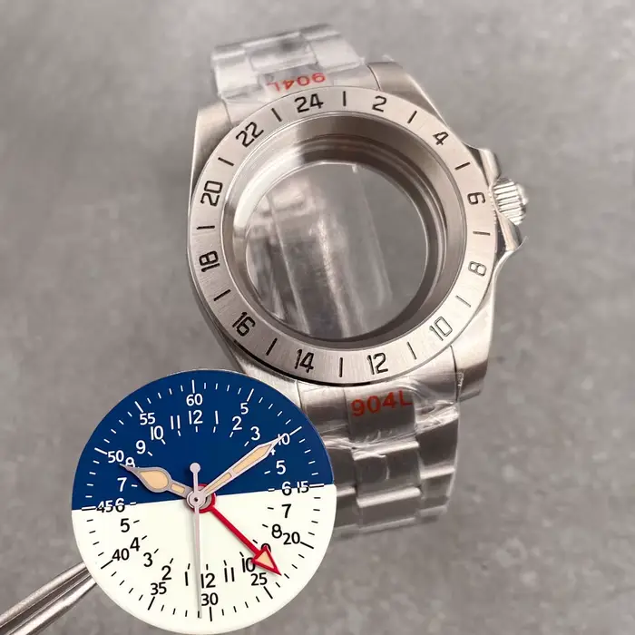 Montre Tandorio avec cadran bicolore 24 heures GMT boîtier en acier inoxydable bracelet en acier inoxydable pour homme et femme occasions spéciales