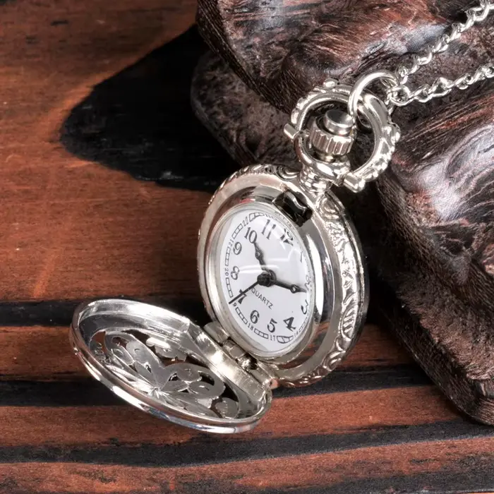 Montre de poche creuse en forme de fleur pour femmes