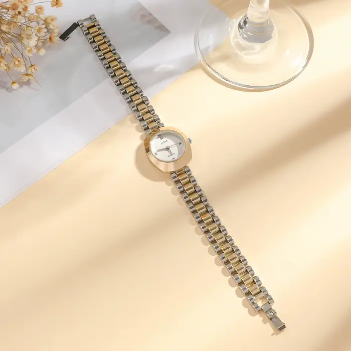 Montre carrée tendance pour femmes