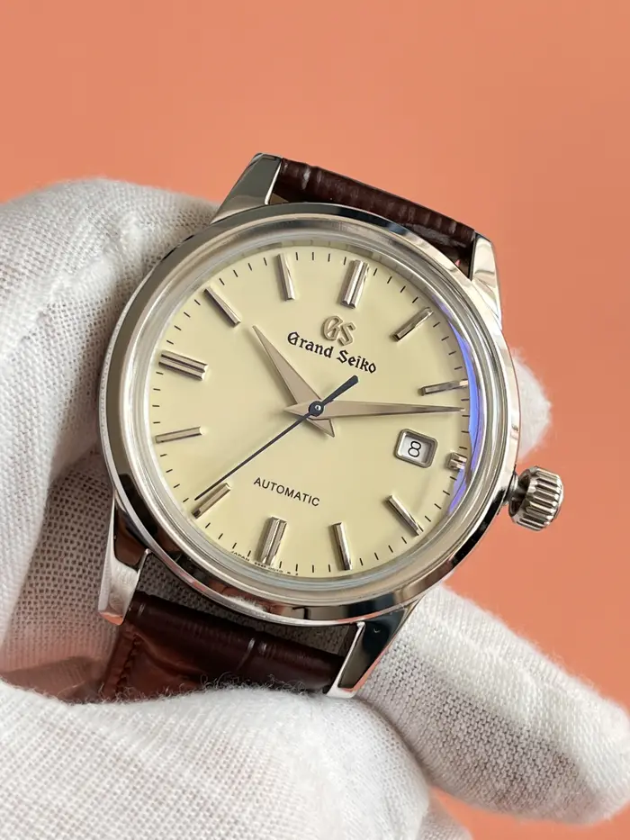 Montre rétro DRADIC automatique homme avec affichage de la date cadran multicolore bracelet en cuir pour occasions professionnelles et personnelles
