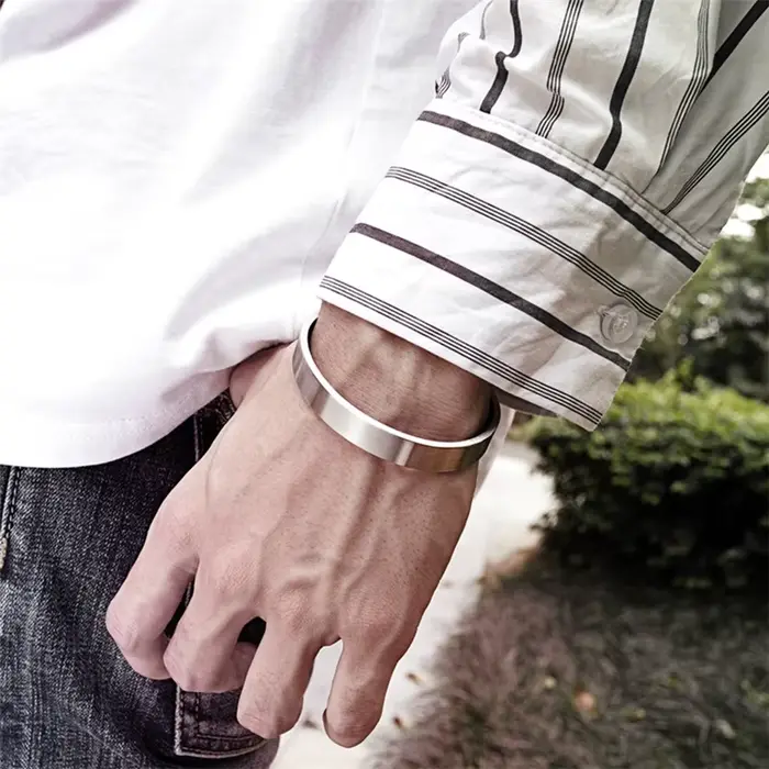 Bracelet Manchette en Acier Inoxydable Brillant pour Hommes Style Mode Accessoire Bijouterie Occasions Spéciales