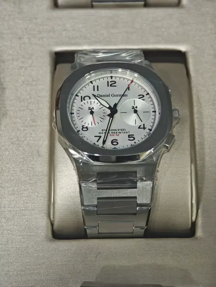 Montre Daniel Gorman élégante et multifonctionnelle résistante à l'eau pour homme avec affichage analogique-digital et date automatique