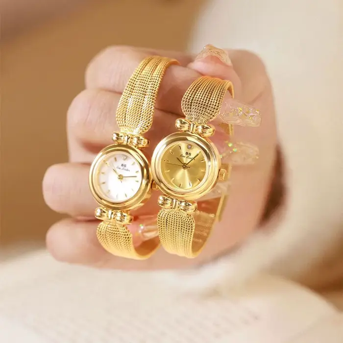 Nouvelles montres pour femmes petit cadran vert montre à Quartz de luxe Vintage dames robe Bracelet