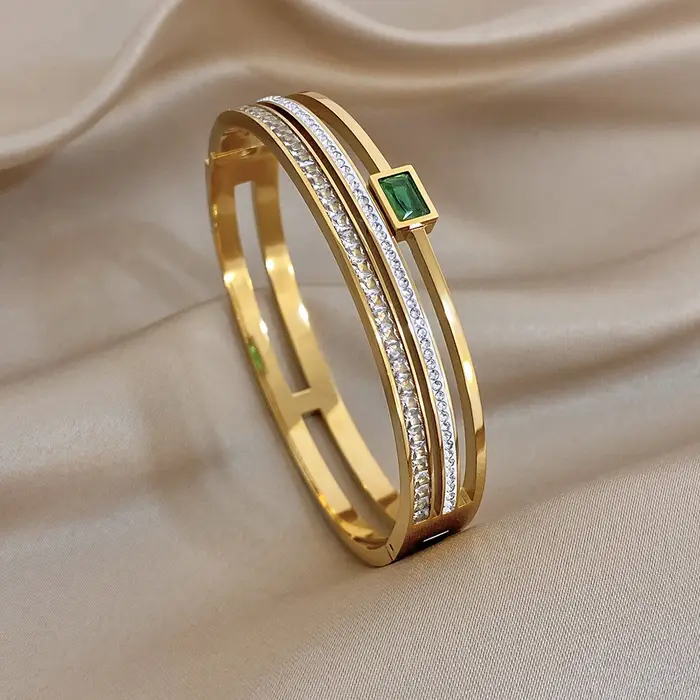 Bracelet manchette de luxe en acier inoxydable ajouré pour femme