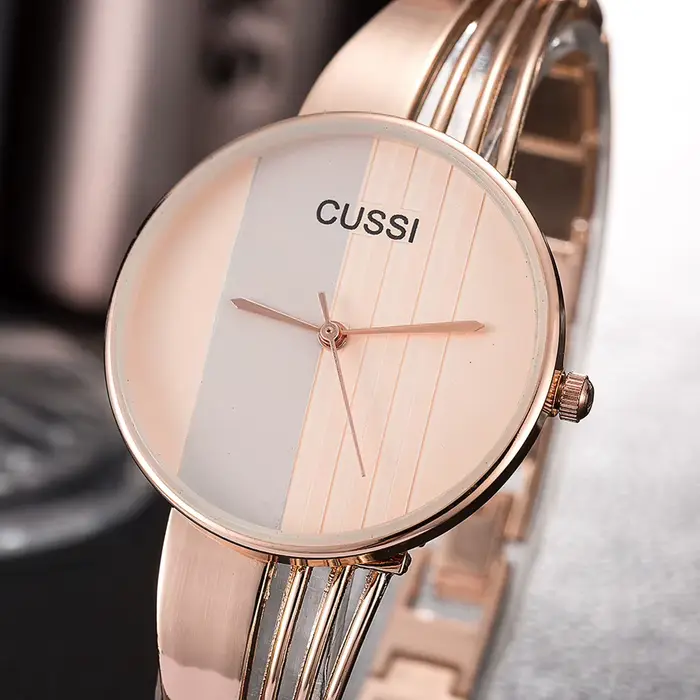 Montre en or rose pour femmes élégante et sophistiquée or rose et bleu pour occasions spéciales et quotidienne