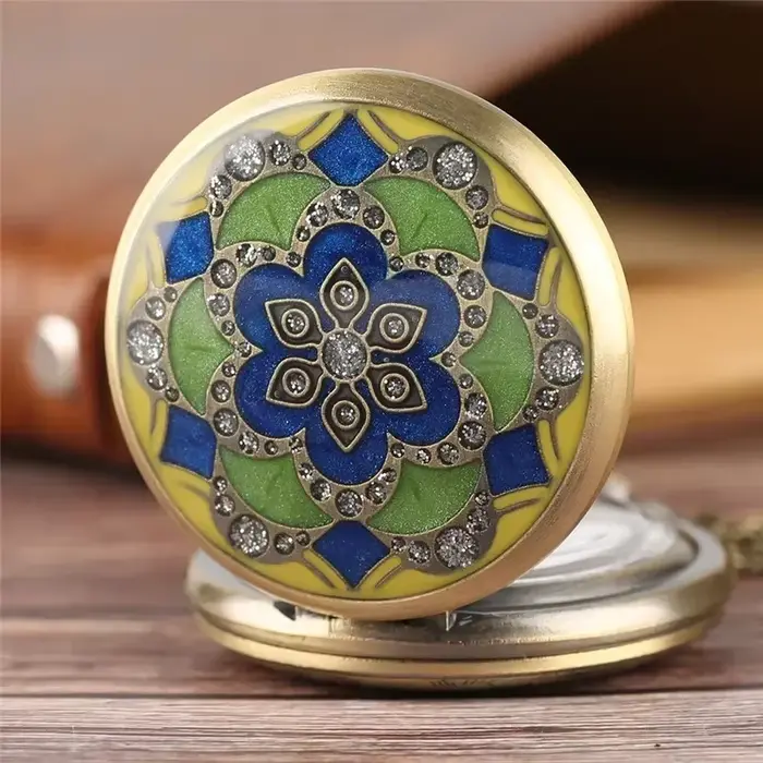 Montre de poche antique avec design floral en cristal