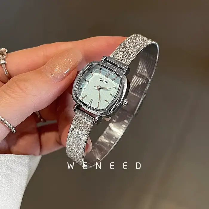 Montre carrée 2026 pour femme