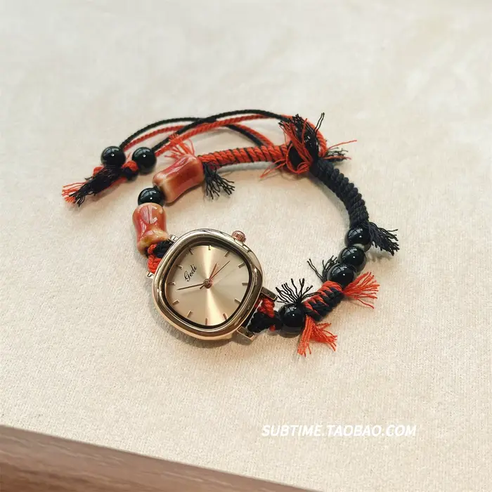 Montre au design créatif pour femme : luxe léger, élégance sophistiquée, cadran carré compact, brace